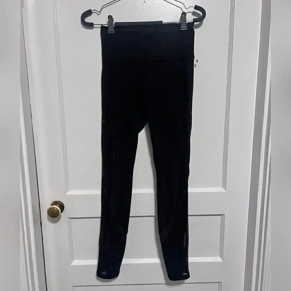 Lululemon Wunder Under Hi-Rise
Tight *Mesh 28" NEW - Picture 7 of 8